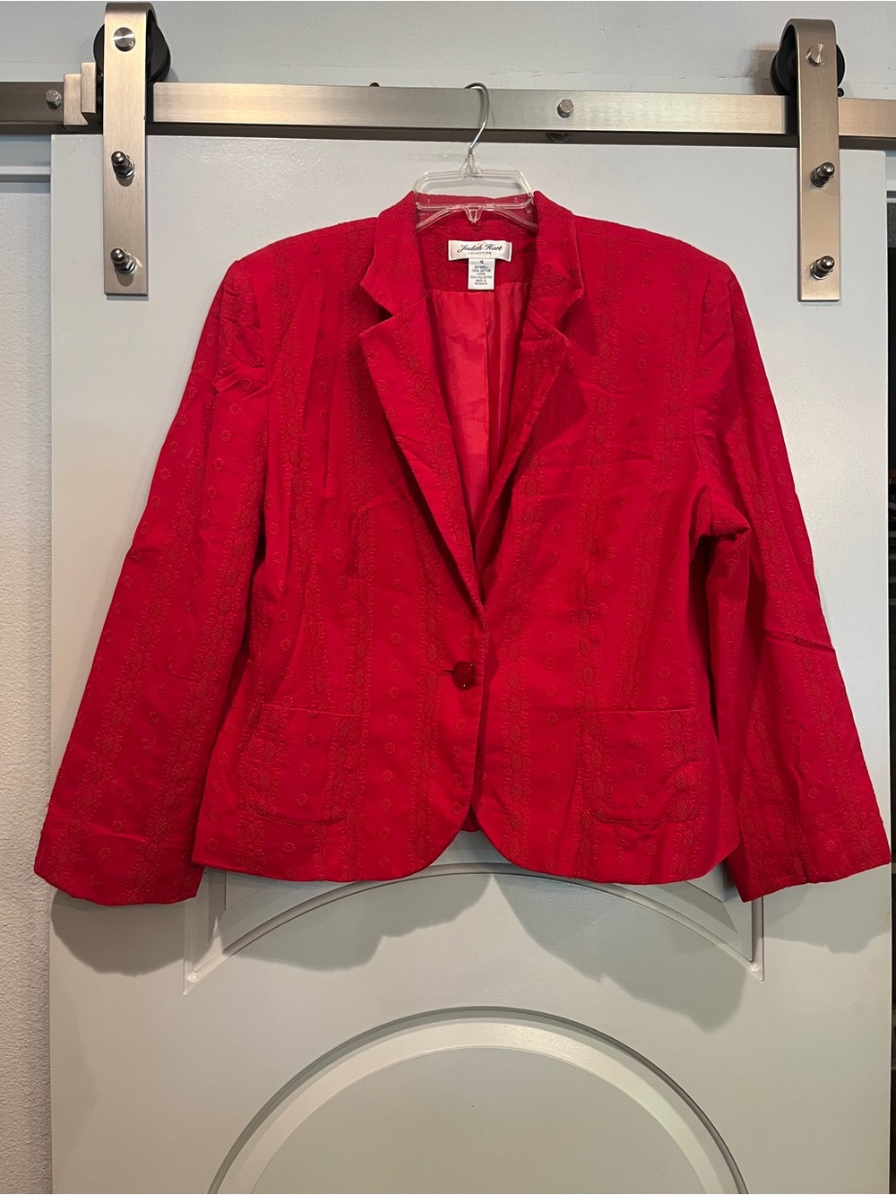 Vintage style  Bright Red embroidered eyelet lace Single-Button Blazer. So cute!